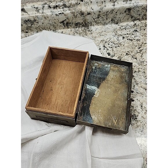 CHINESE Etched Brass / Medallions Trinket or Jewelry Box Wood insert 7x4x2.5 - Picture 11 of 12